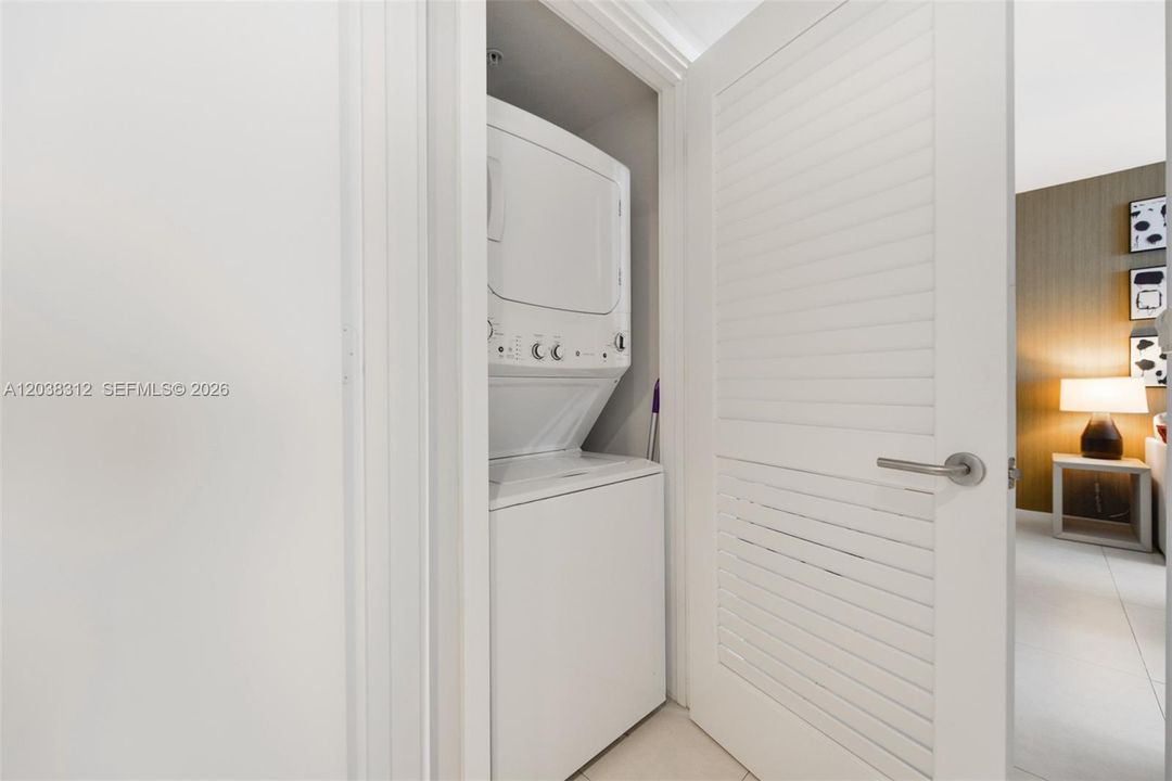 For Sale: $865,000 (2 beds, 2 baths, 1126 Square Feet)