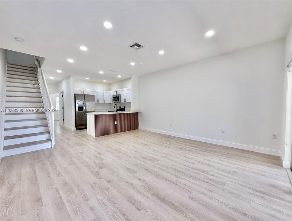 For Rent: $3,000 (3 beds, 3 baths, 1528 Square Feet)