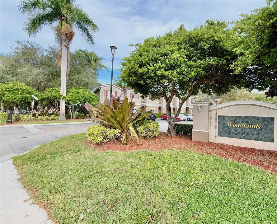 For Rent: $3,000 (3 beds, 3 baths, 1528 Square Feet)
