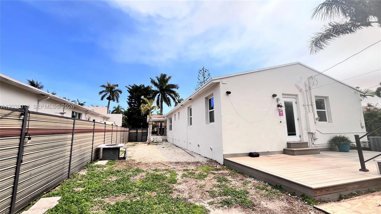 For Sale: $685,000 (3 beds, 2 baths, 1680 Square Feet)
