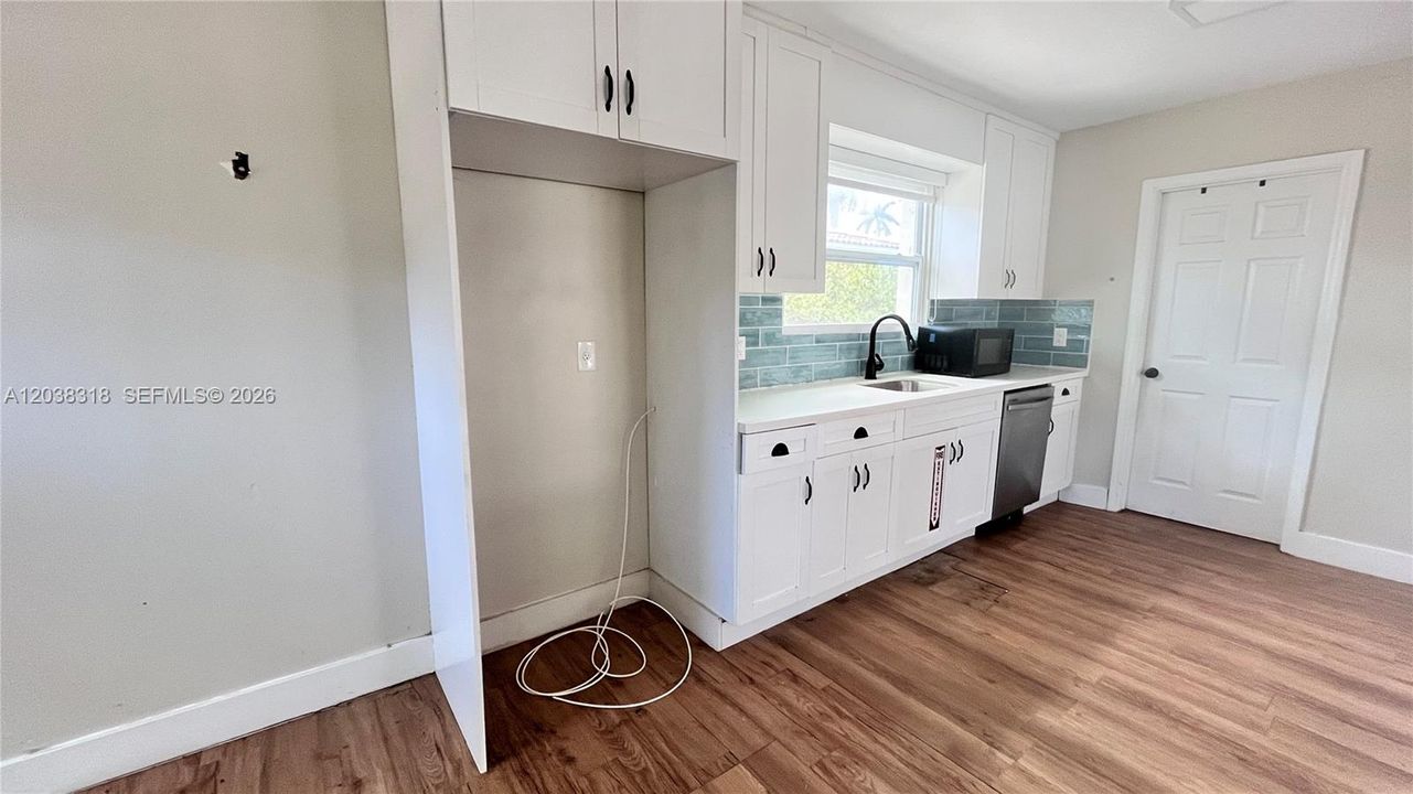 For Sale: $685,000 (3 beds, 2 baths, 1680 Square Feet)