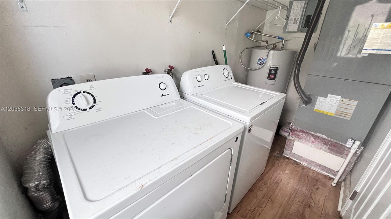 For Sale: $685,000 (3 beds, 2 baths, 1680 Square Feet)