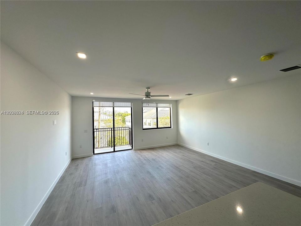 В аренду: $1,800 (0 спален, 1 ванн, 0 Квадратных фут)