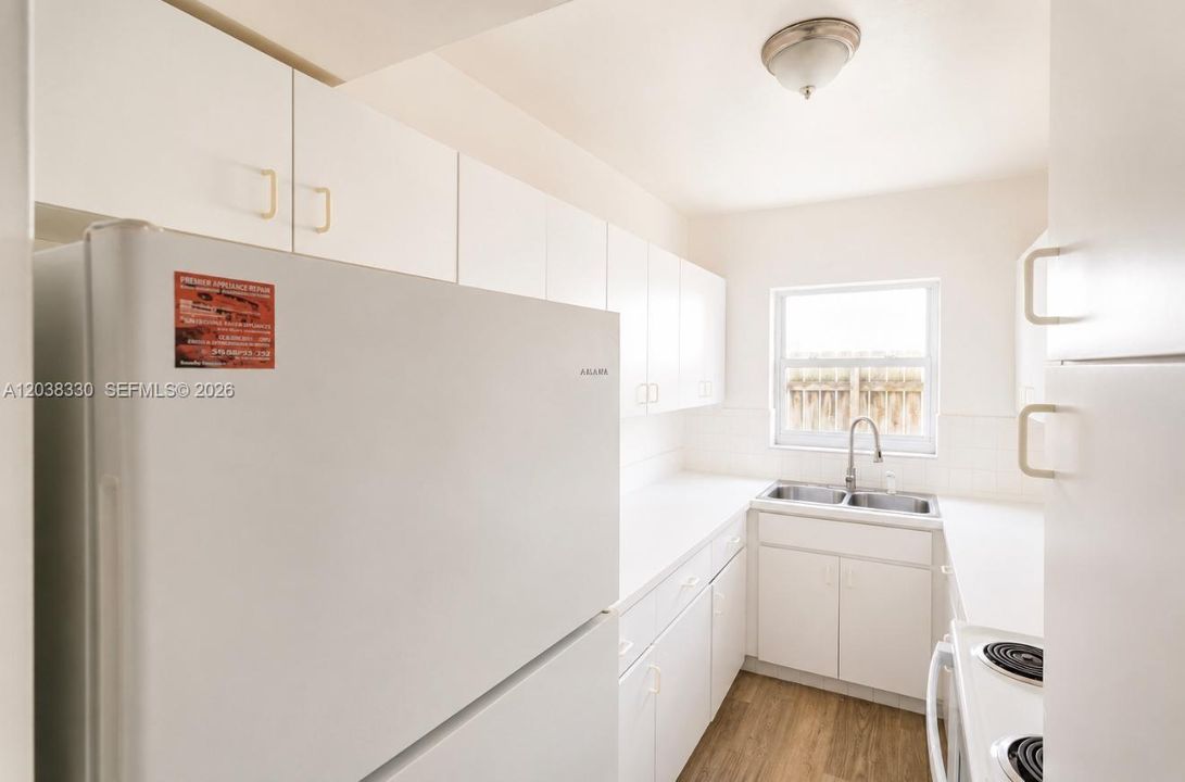 В аренду: $2,300 (2 спален, 2 ванн, 1200 Квадратных фут)