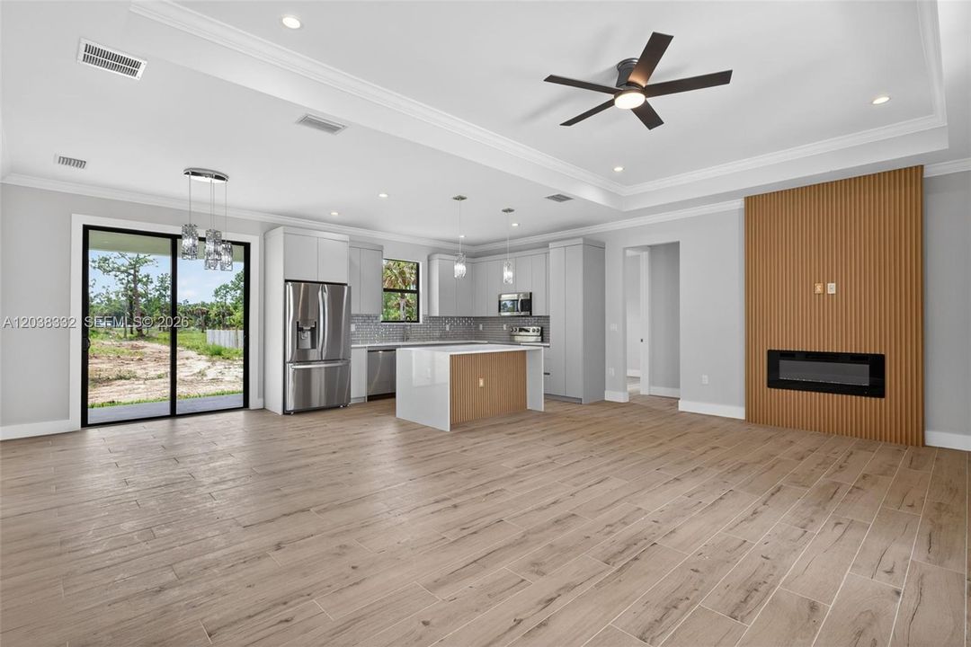 For Sale: $319,000 (4 beds, 2 baths, 1586 Square Feet)