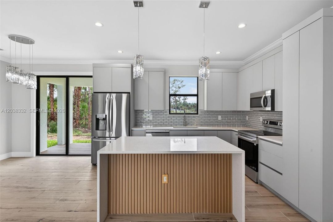 For Sale: $319,000 (4 beds, 2 baths, 1586 Square Feet)