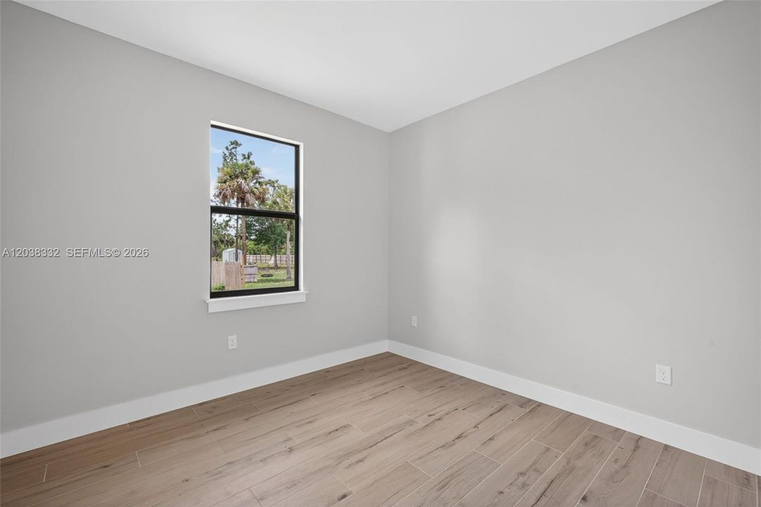 For Sale: $319,000 (4 beds, 2 baths, 1586 Square Feet)