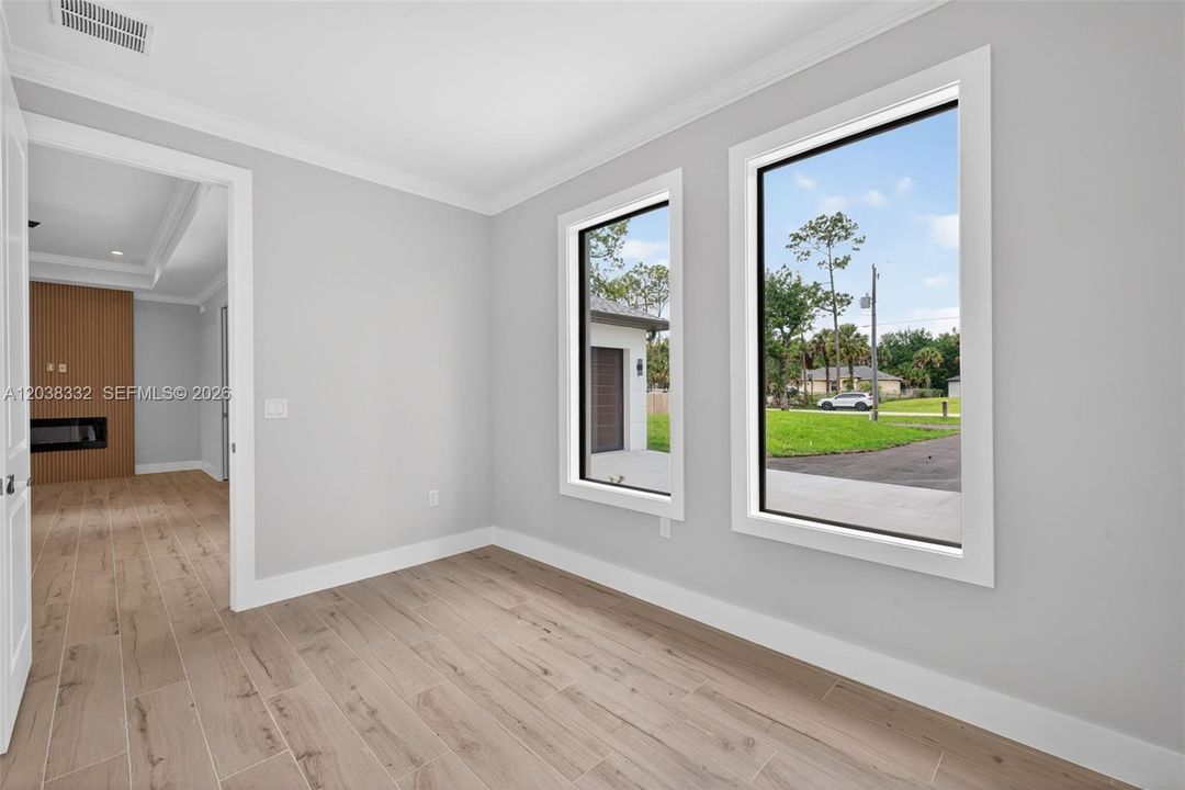 For Sale: $319,000 (4 beds, 2 baths, 1586 Square Feet)