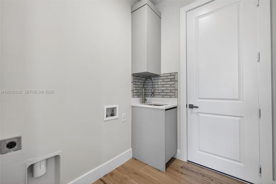 For Sale: $319,000 (4 beds, 2 baths, 1586 Square Feet)