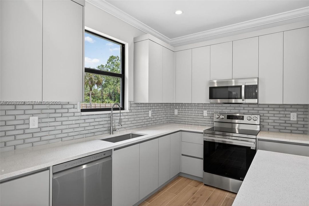 For Sale: $319,000 (4 beds, 2 baths, 1586 Square Feet)