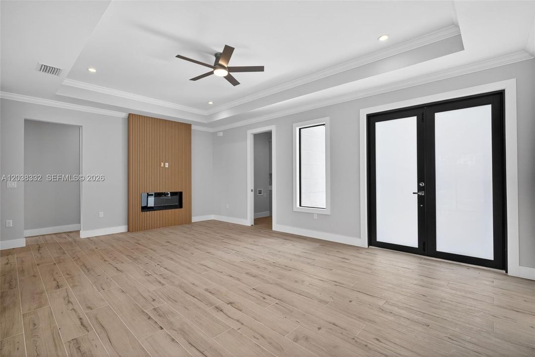 For Sale: $319,000 (4 beds, 2 baths, 1586 Square Feet)