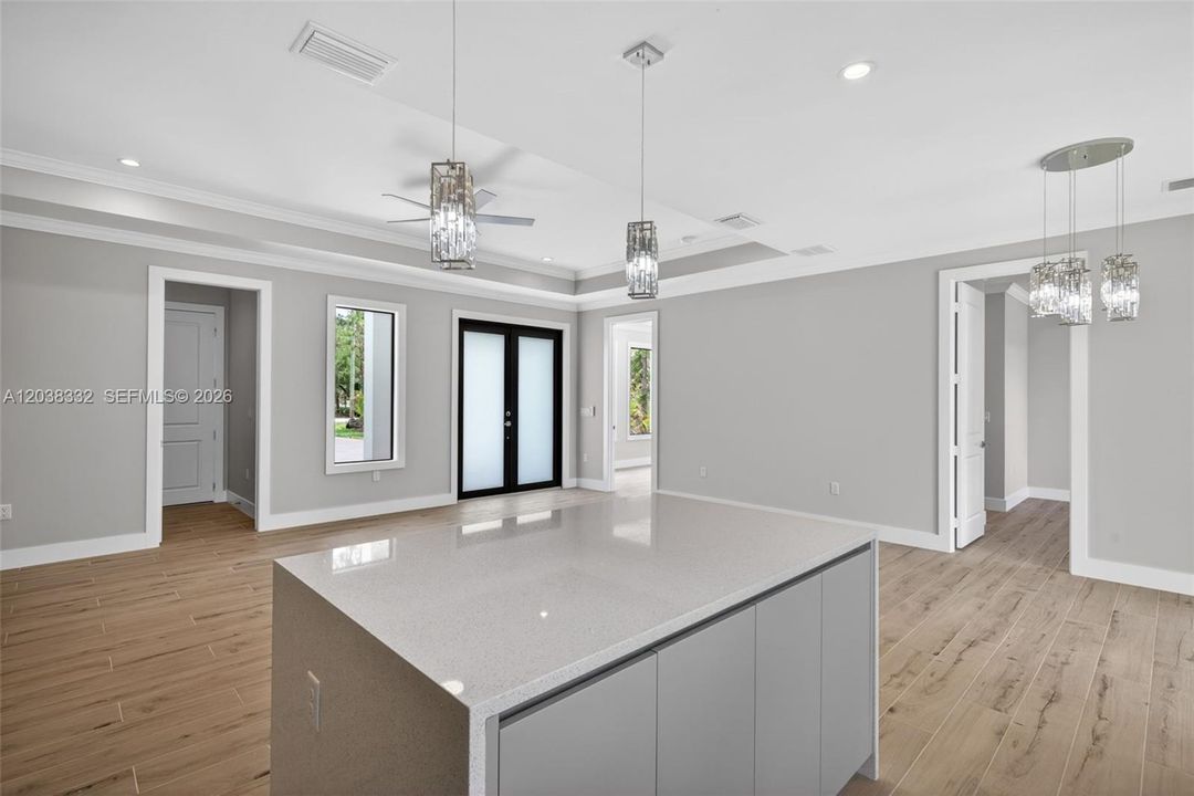For Sale: $319,000 (4 beds, 2 baths, 1586 Square Feet)
