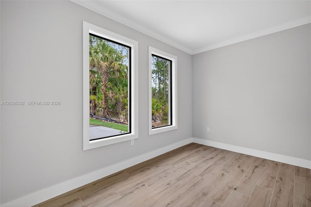 For Sale: $319,000 (4 beds, 2 baths, 1586 Square Feet)