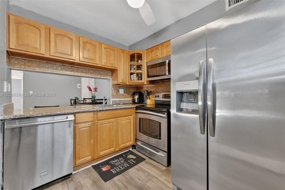 For Sale: $270,000 (2 beds, 2 baths, 1160 Square Feet)