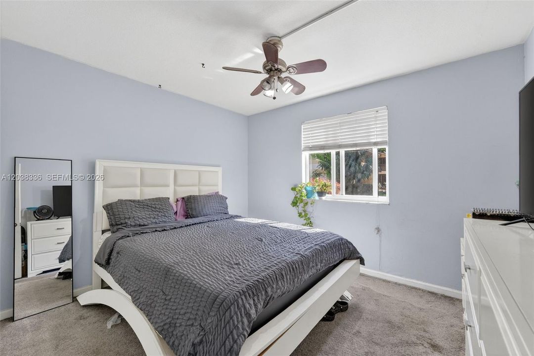 For Sale: $270,000 (2 beds, 2 baths, 1160 Square Feet)