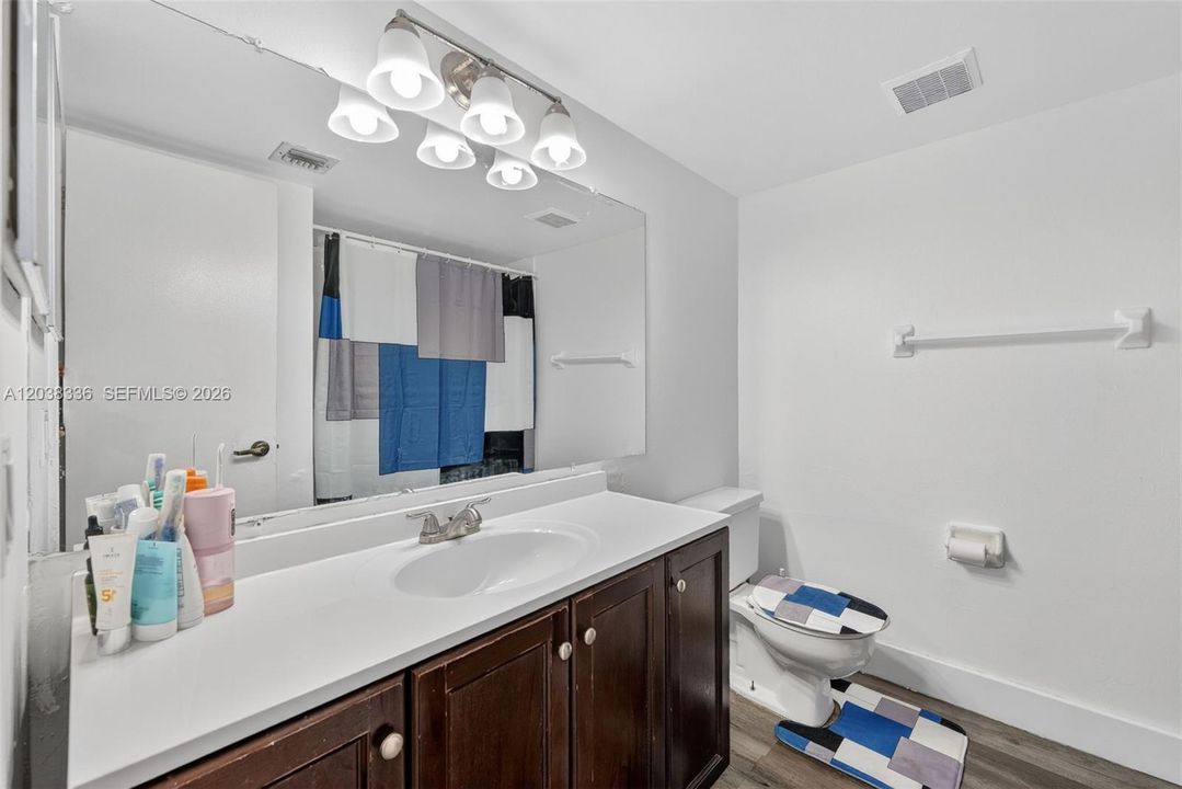 For Sale: $270,000 (2 beds, 2 baths, 1160 Square Feet)