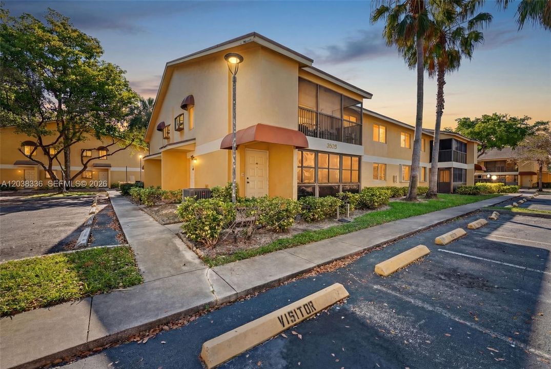 For Sale: $270,000 (2 beds, 2 baths, 1160 Square Feet)