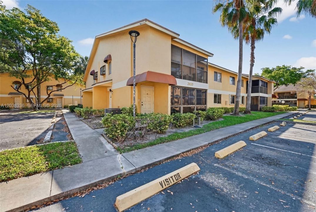 For Sale: $270,000 (2 beds, 2 baths, 1160 Square Feet)