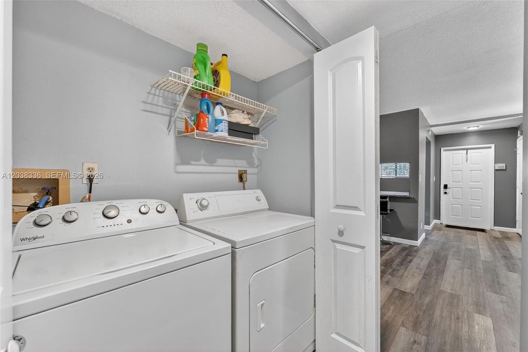 For Sale: $270,000 (2 beds, 2 baths, 1160 Square Feet)