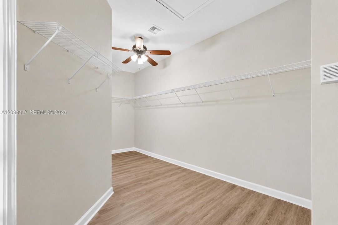 В аренду: $4,500 (5 спален, 3 ванн, 3468 Квадратных фут)