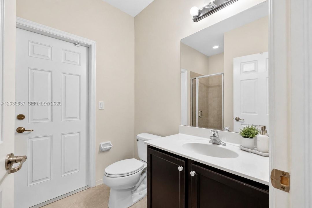 В аренду: $4,500 (5 спален, 3 ванн, 3468 Квадратных фут)