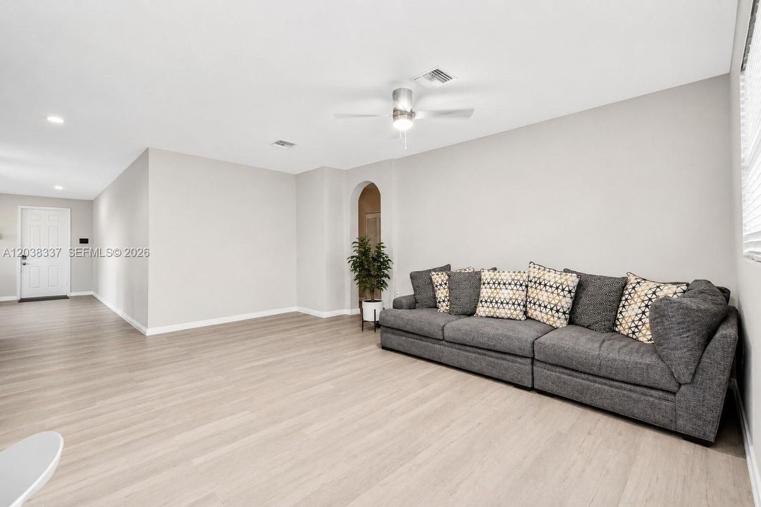 В аренду: $4,500 (5 спален, 3 ванн, 3468 Квадратных фут)