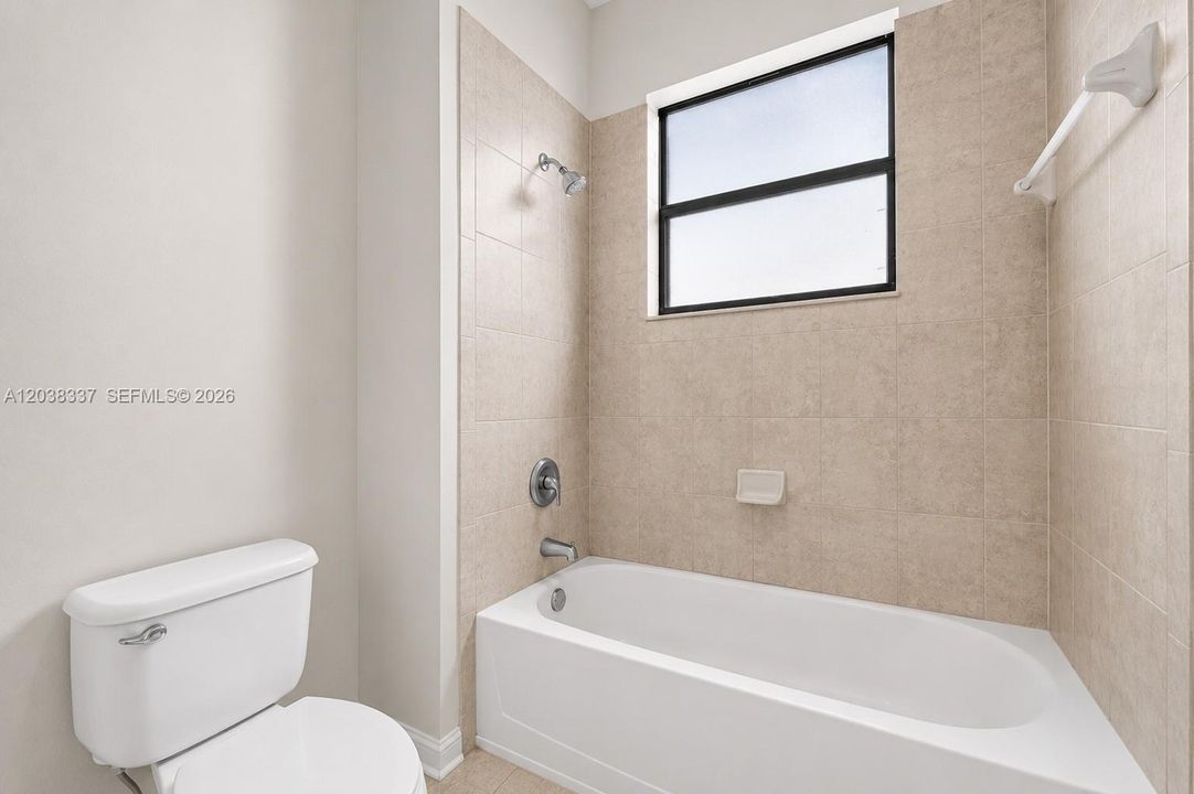 В аренду: $4,500 (5 спален, 3 ванн, 3468 Квадратных фут)