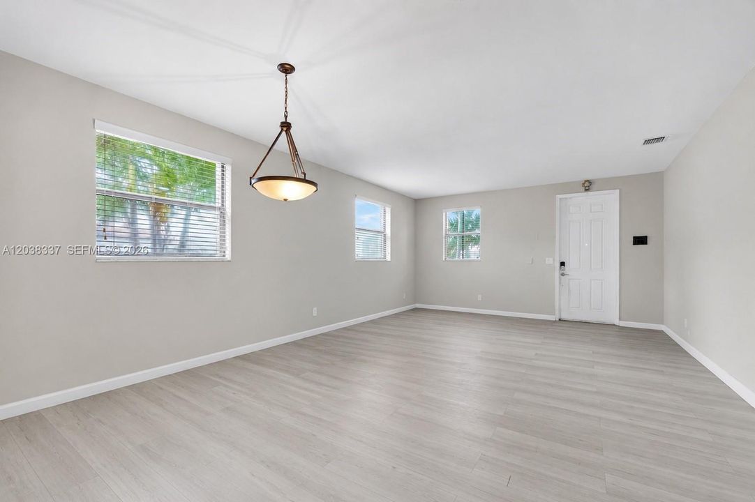 В аренду: $4,500 (5 спален, 3 ванн, 3468 Квадратных фут)