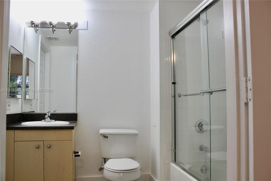В аренду: $2,350 (2 спален, 2 ванн, 1080 Квадратных фут)