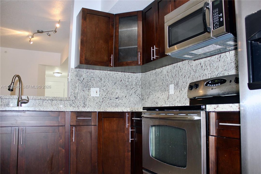 В аренду: $2,350 (2 спален, 2 ванн, 1080 Квадратных фут)