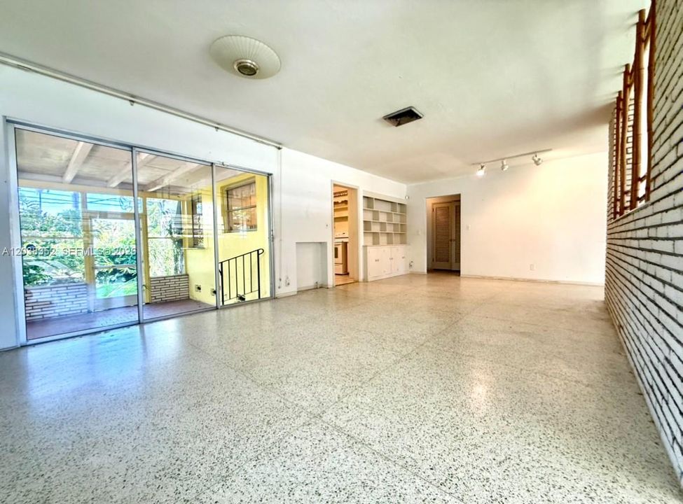 Living/Dining Area/w entrance to the Back Patio
