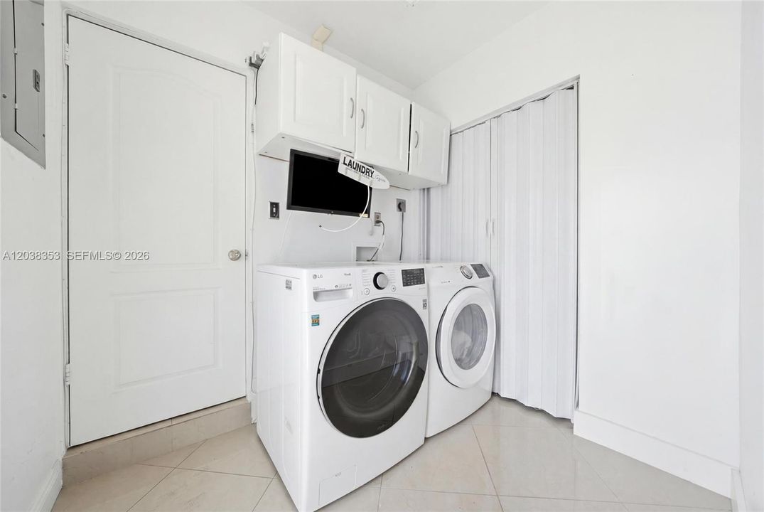 For Sale: $580,000 (4 beds, 3 baths, 1315 Square Feet)