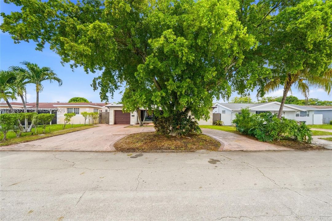 For Sale: $580,000 (4 beds, 3 baths, 1315 Square Feet)