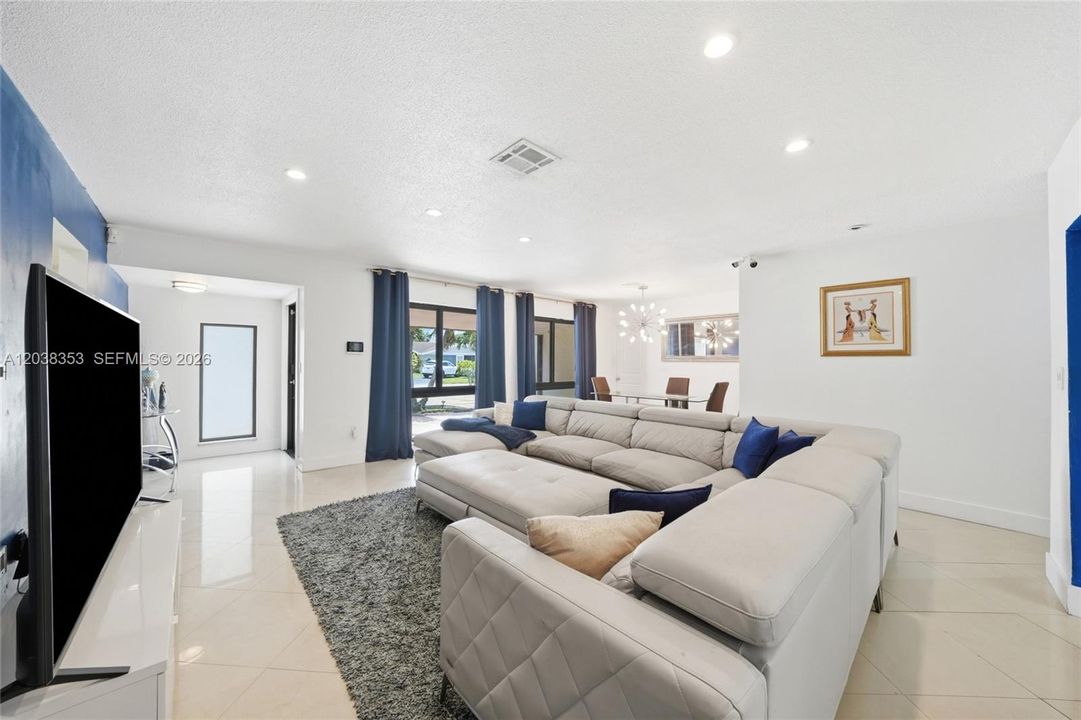 For Sale: $580,000 (4 beds, 3 baths, 1315 Square Feet)