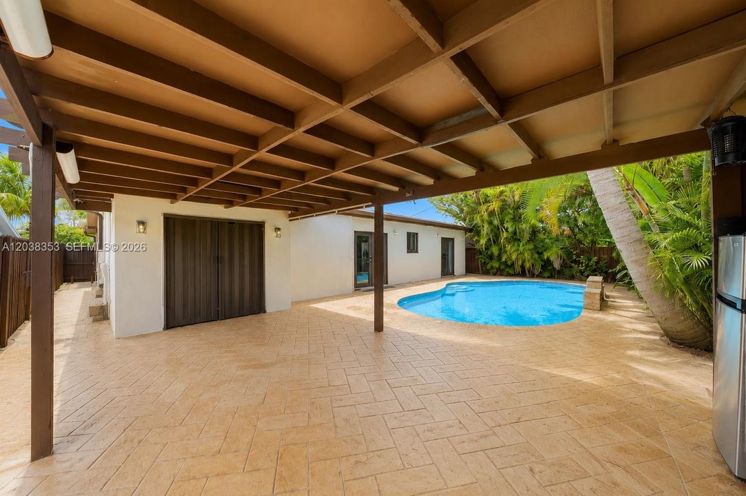 For Sale: $580,000 (4 beds, 3 baths, 1315 Square Feet)
