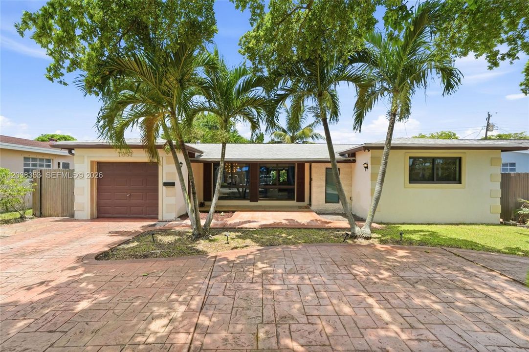 For Sale: $580,000 (4 beds, 3 baths, 1315 Square Feet)