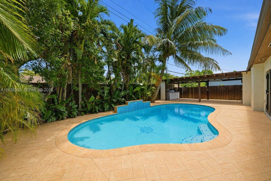 For Sale: $580,000 (4 beds, 3 baths, 1315 Square Feet)