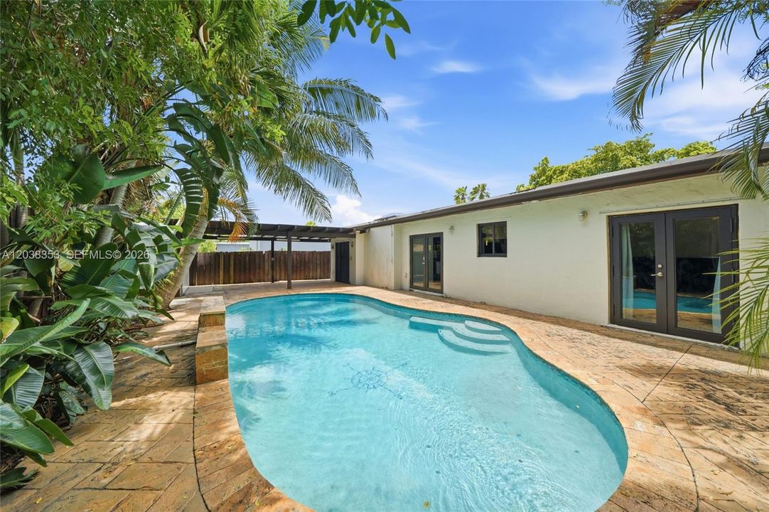 For Sale: $580,000 (4 beds, 3 baths, 1315 Square Feet)