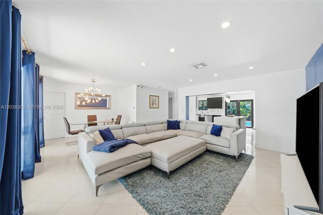 For Sale: $580,000 (4 beds, 3 baths, 1315 Square Feet)