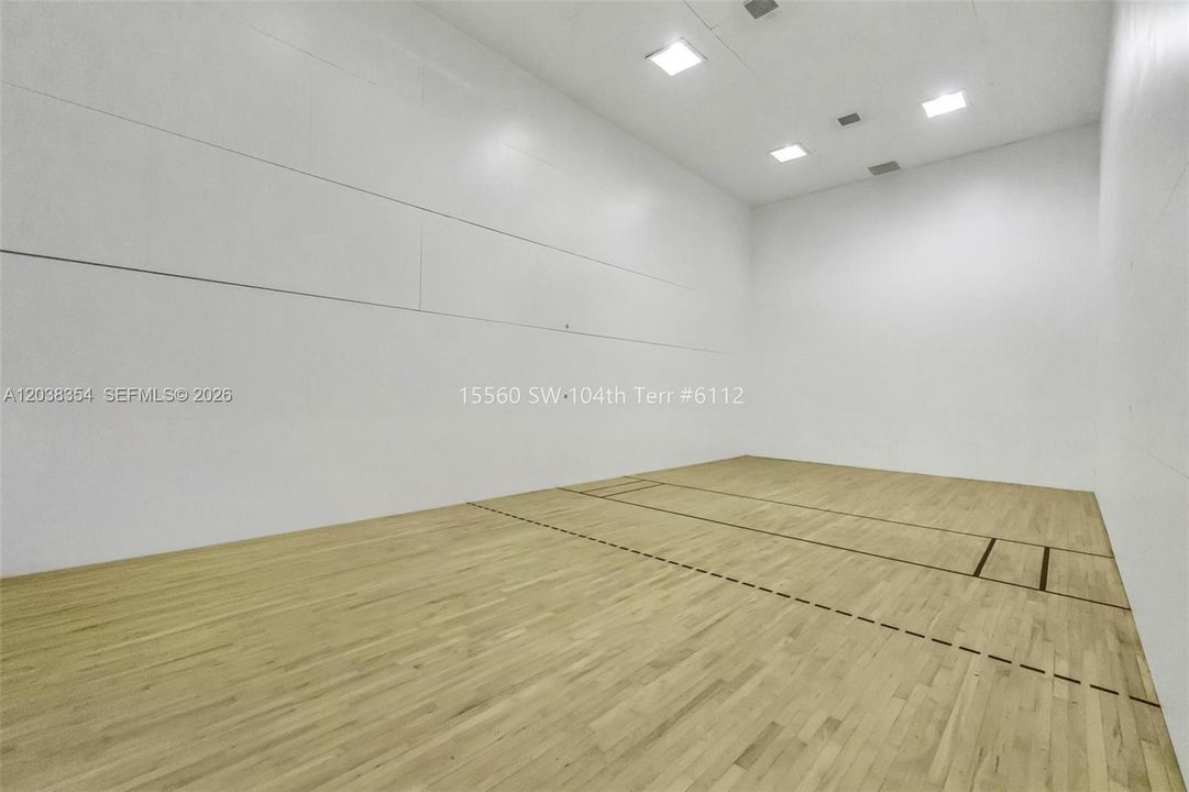 На продажу: $320,000 (2 спален, 2 ванн, 979 Квадратных фут)