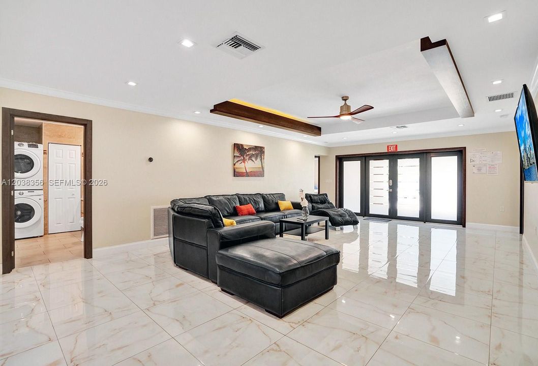 En Renta: $6,800 (4 camas, 3 baños, 2120 Pies cuadrados)