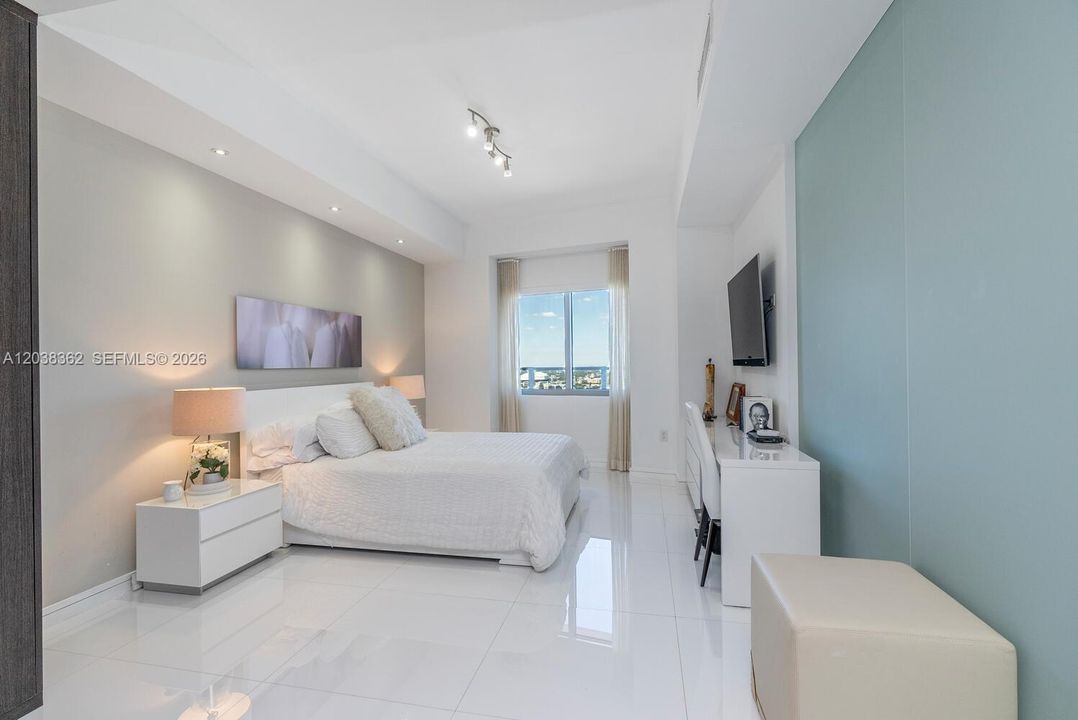 For Rent: $6,600 (2 beds, 2 baths, 1498 Square Feet)