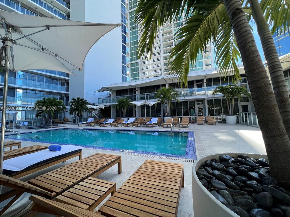 For Rent: $6,600 (2 beds, 2 baths, 1498 Square Feet)