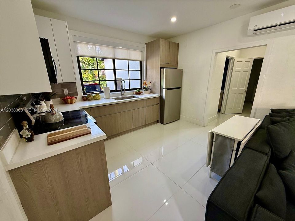 For Rent: $4,500 (3 beds, 2 baths, 1000 Square Feet)