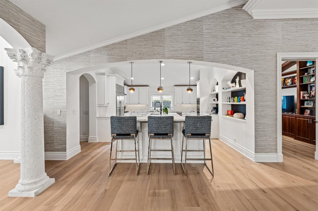 KITCHEN SEATING