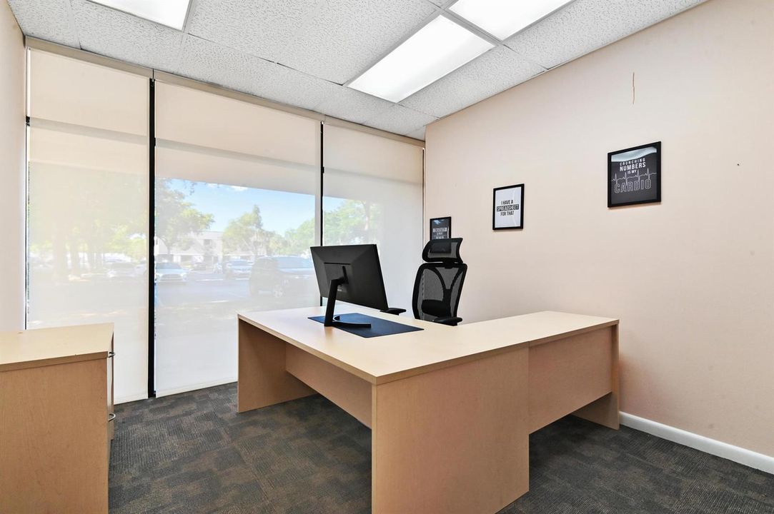 10 office 03