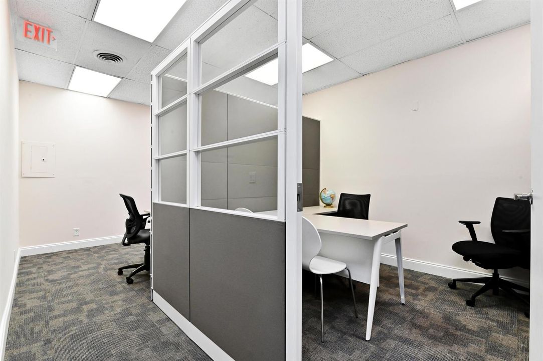 19 office 08