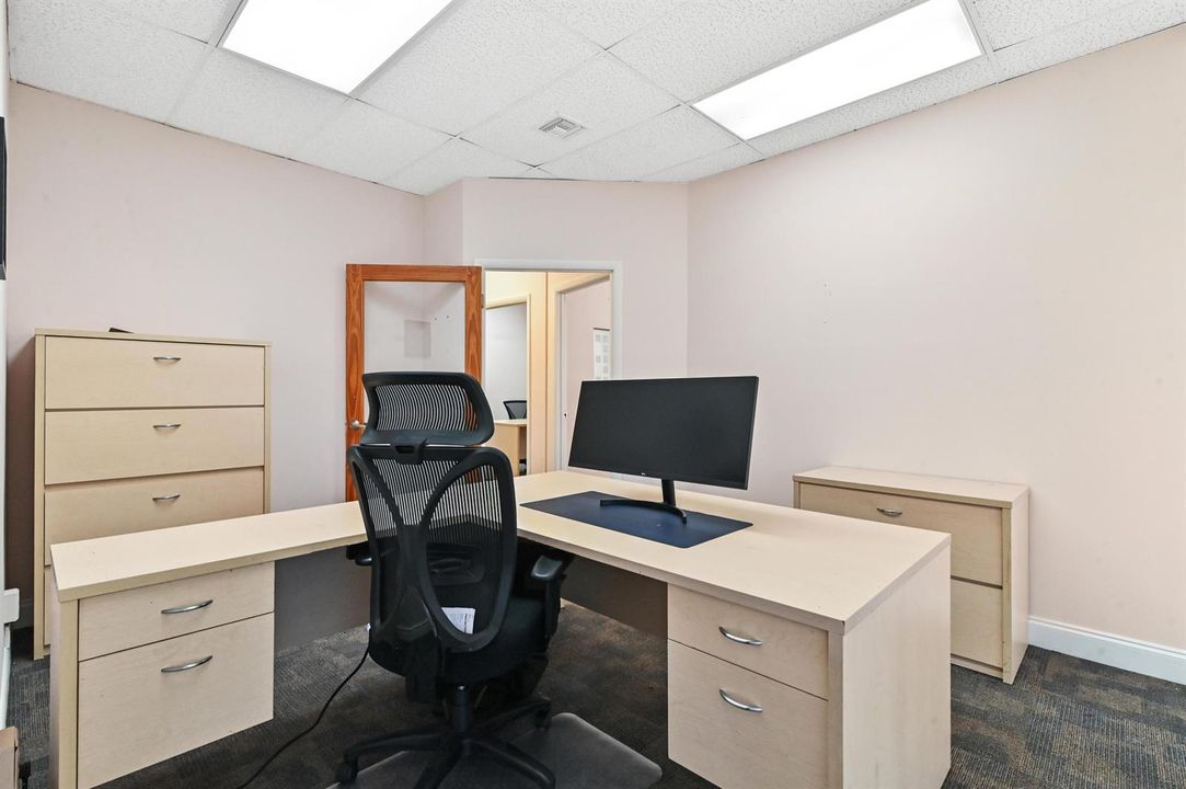11 office 04
