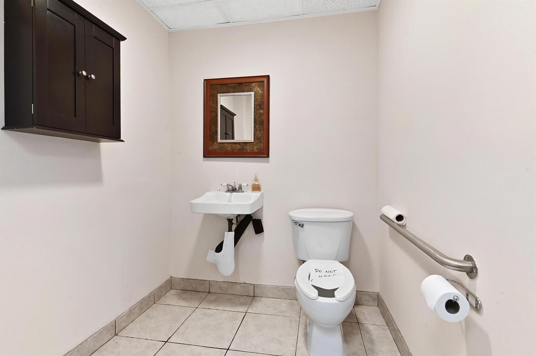 15 bathroom 01