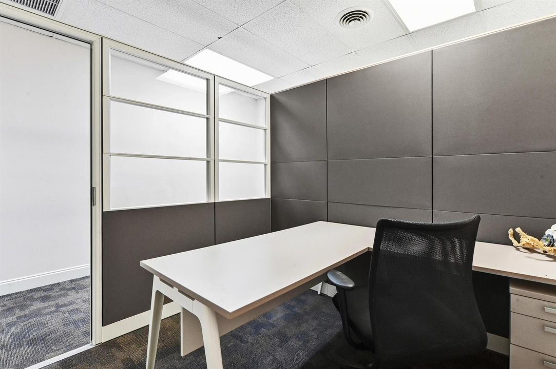 18 office 07